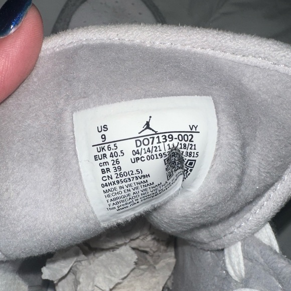 2022 Woman’s Air Jordan 1 Mid SE 'Particle Grey' - Picture 6 of 6